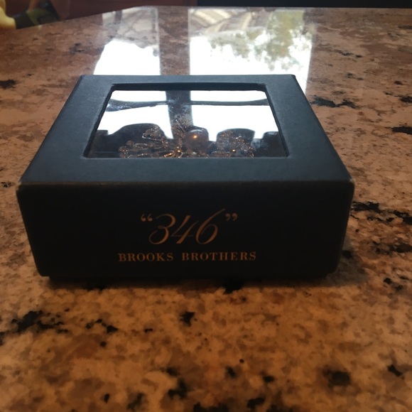 NWB Brooks Brothers Flower Broach - Picture 5 of 5